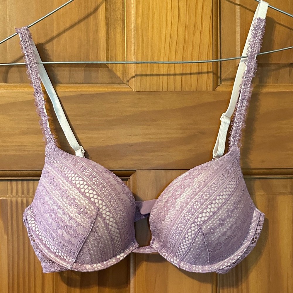 Victoria secret Elegant Lace Push-Up Bra in Lavender like new